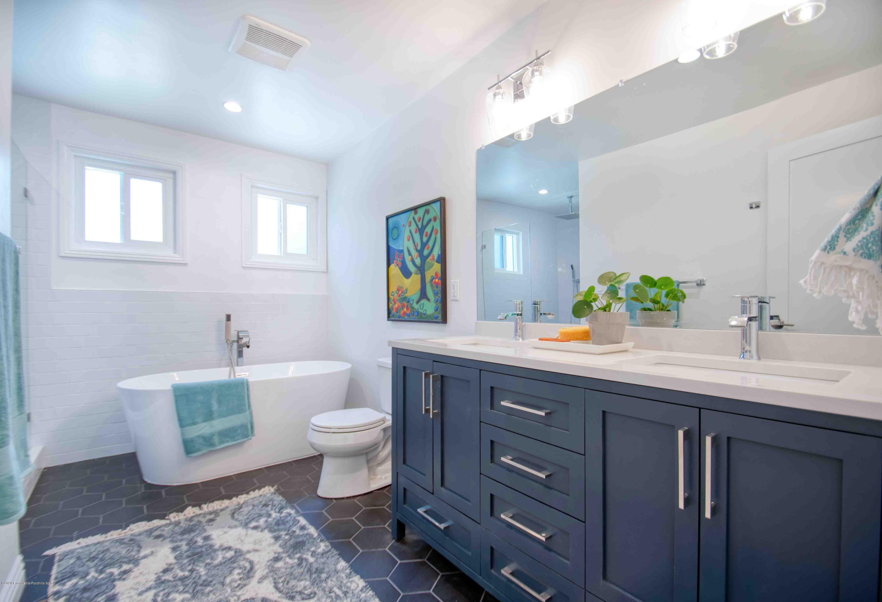 585 Rim Road Pasadena, CA 91107 - Photo 21 of 49 MasterBath1