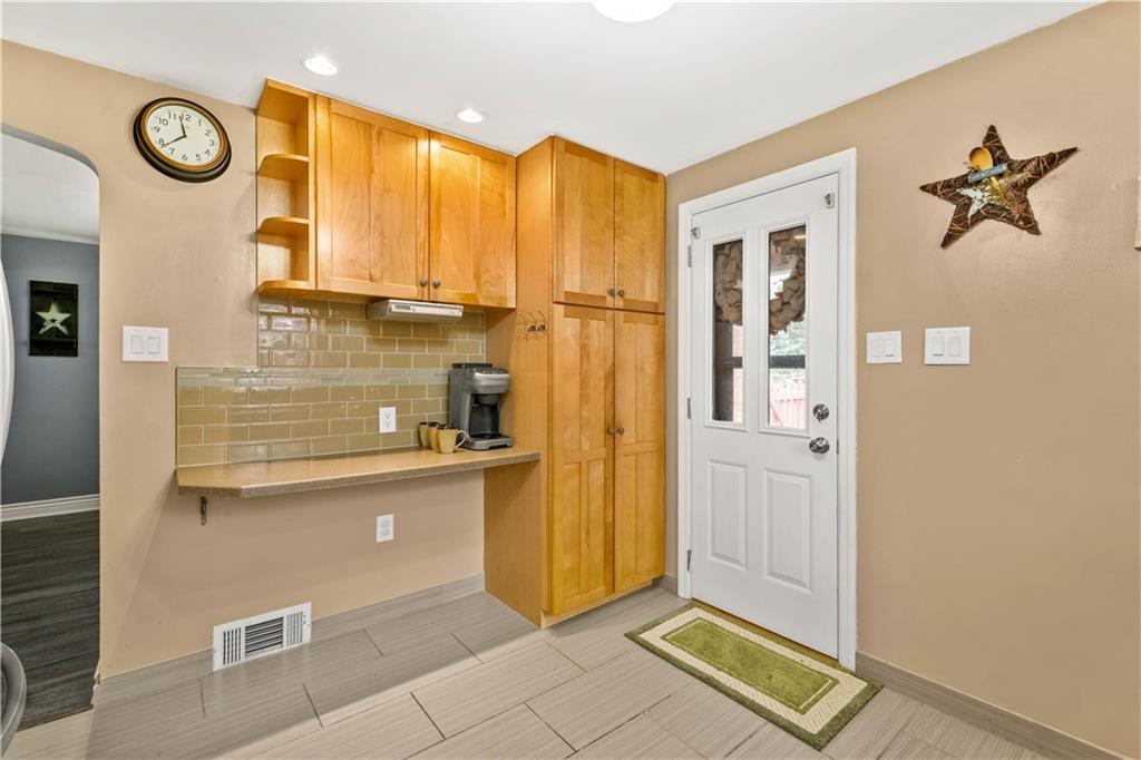 68 Walton Road Pittsburgh, PA 15236 - Photo 9 of 25 Gallery Image 9