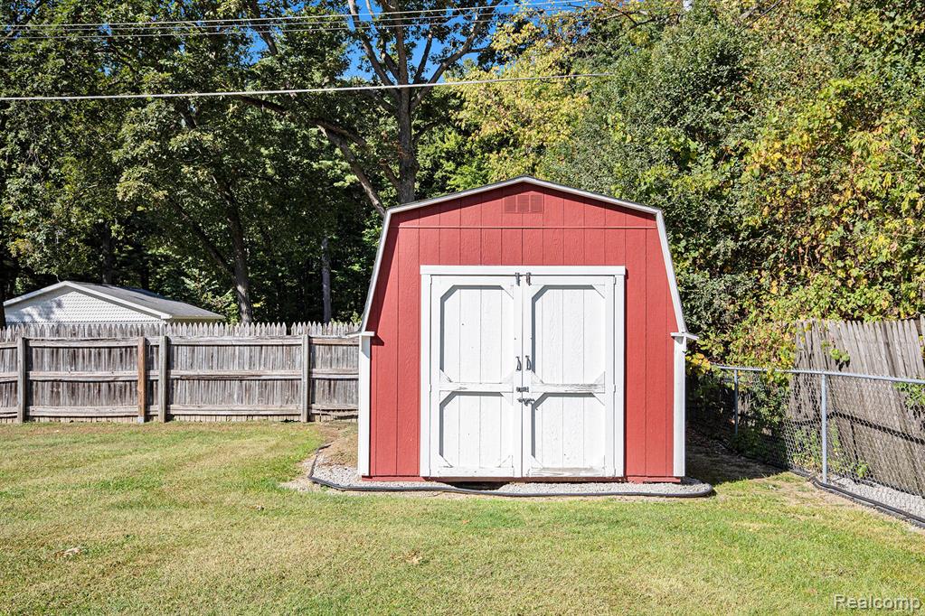 1714 Indian Road Lapeer, MI 48446 - Photo 32 of 35 Gallery Image 32
