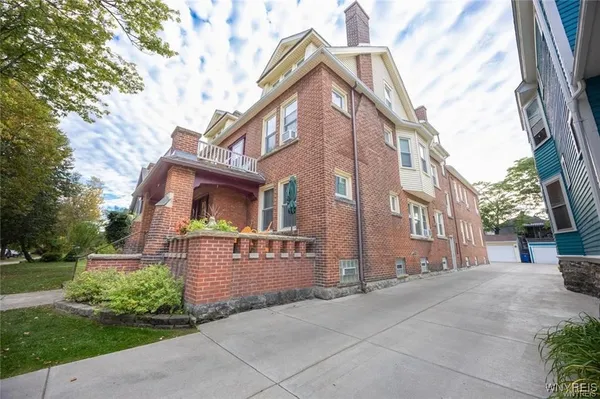 $1,950 | 114 Ashland Avenue, Unit 4, Buffalo, NY 14222