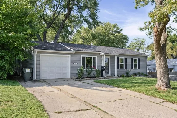 $207,000 | 302 East 3 Drive South, Independence, MO 64050