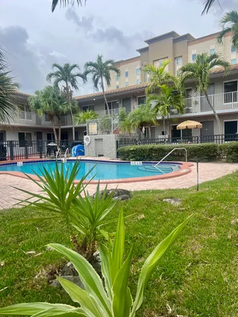 $2,300 | 915 Southeast 22nd Avenue, Pompano Beach, FL 33062