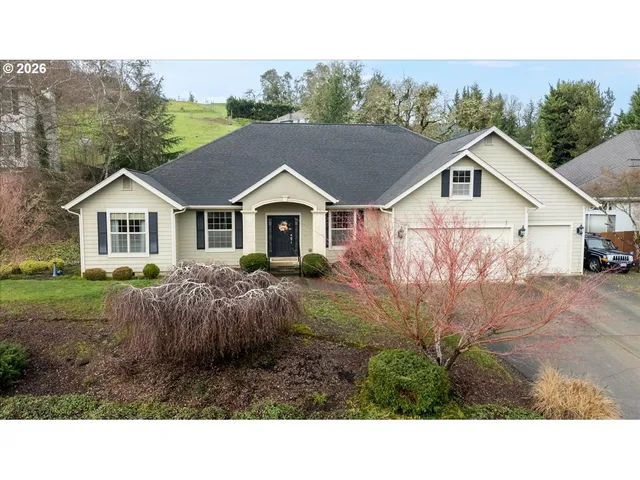 $627,000 | 1700 Northwest Avery Street, Roseburg, OR 97471