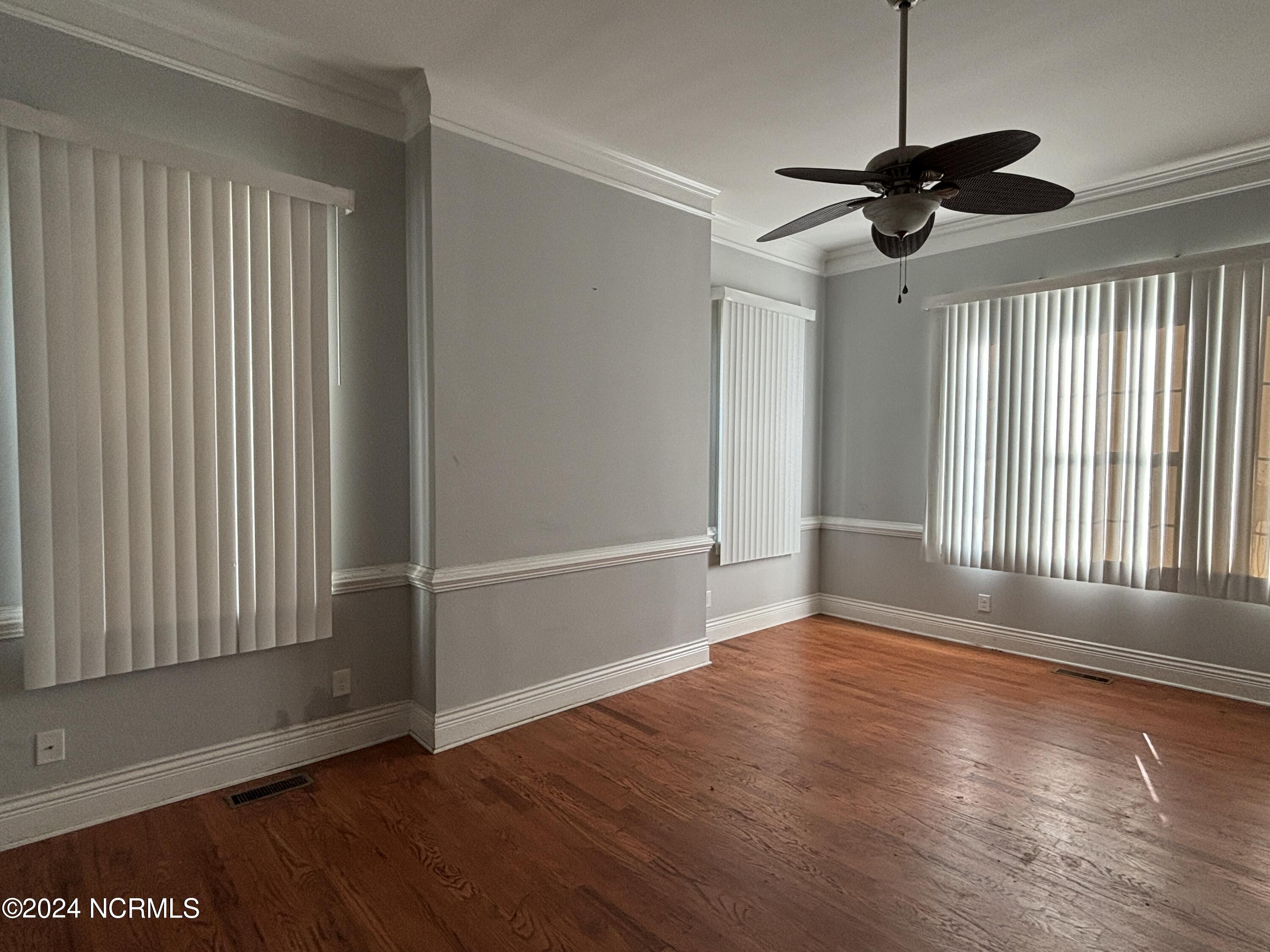 24661 Spring Hill Road Wagram, NC 28396 - Photo 6 of 20 Living Room