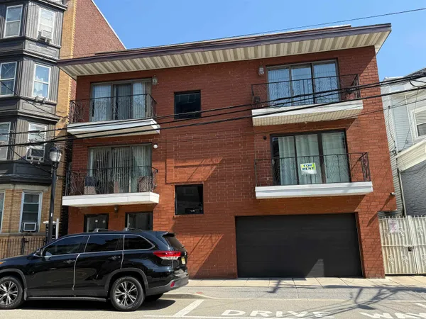 $1,998 | 226-228 49th Street, Unit 3, Union City, NJ 07087