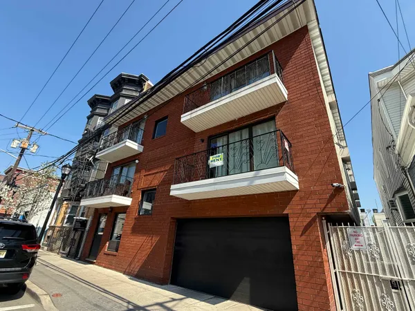 $1,998 | 226-228 49th Street, Unit 3, Union City, NJ 07087