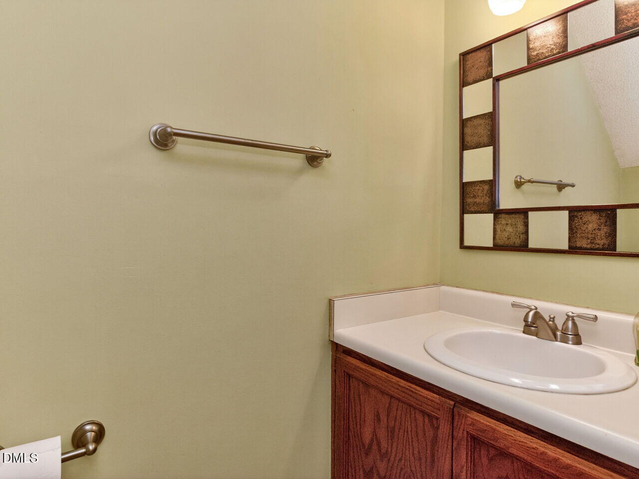 5410 Ridgeloch Place Raleigh, NC 27612 - Photo 16 of 32 016-1280x960-half-bath