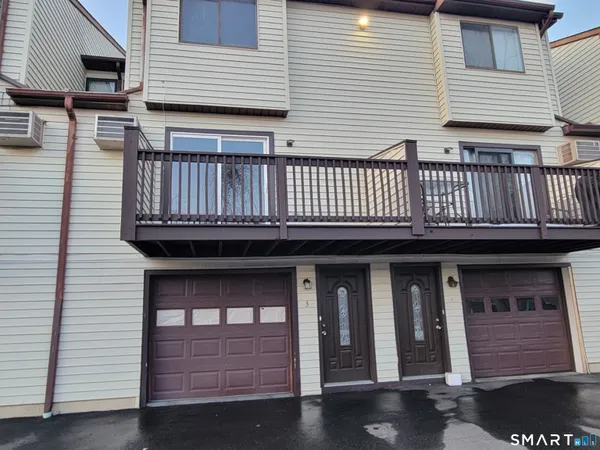 $2,400 | 8 Scuppo Road, Unit 3, Danbury, CT 06811