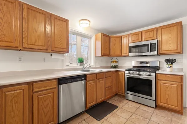 $889,000 | 41 Chestnut Road, Tyngsborough, MA 01879