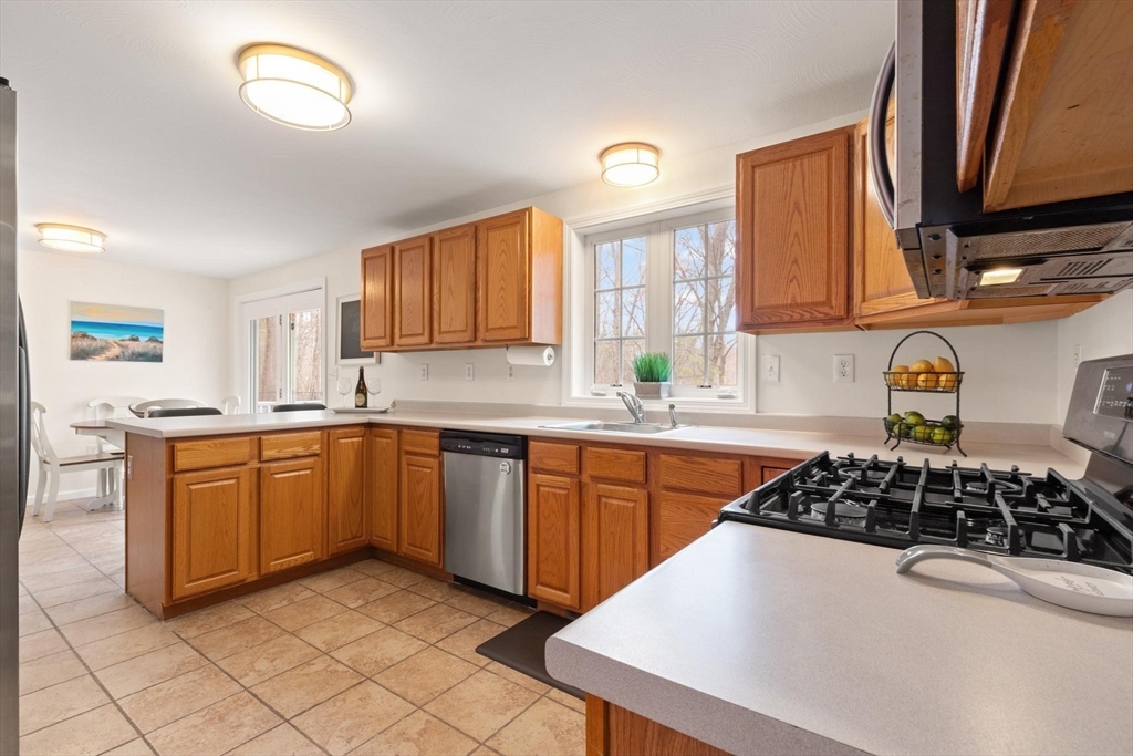 41 Chestnut Road Tyngsborough, MA 01879 - Photo 14 of 37