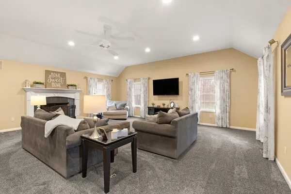$889,000 | 41 Chestnut Road, Tyngsborough, MA 01879