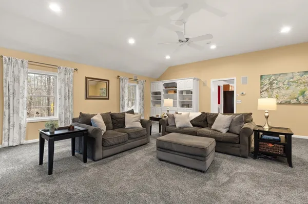 $889,000 | 41 Chestnut Road, Tyngsborough, MA 01879