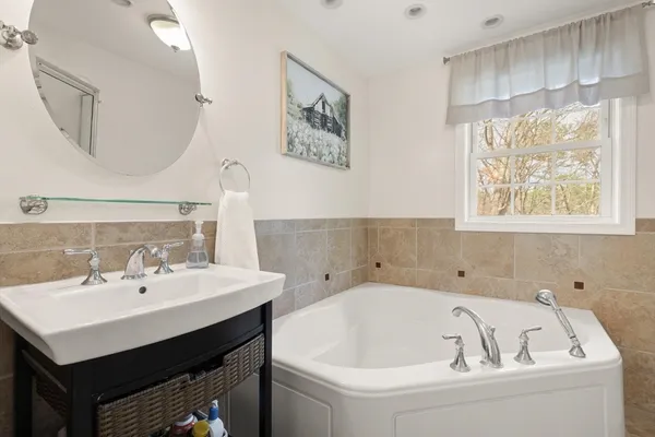 $889,000 | 41 Chestnut Road, Tyngsborough, MA 01879