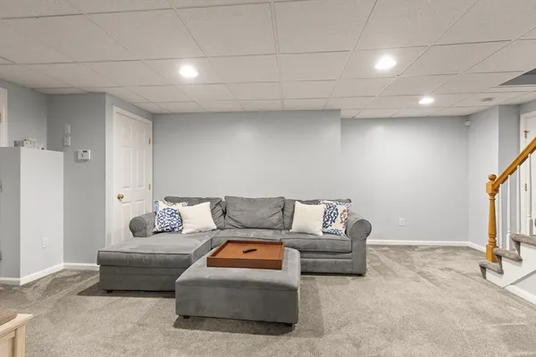 $889,000 | 41 Chestnut Road, Tyngsborough, MA 01879