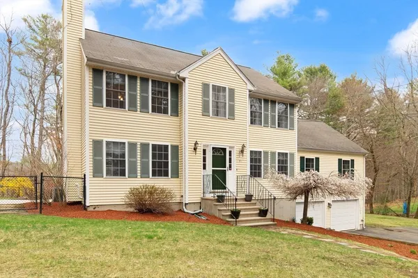 $889,000 | 41 Chestnut Road, Tyngsborough, MA 01879