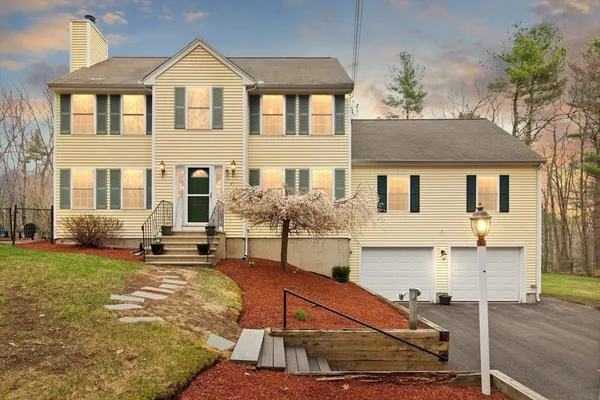 $889,000 | 41 Chestnut Road, Tyngsborough, MA 01879