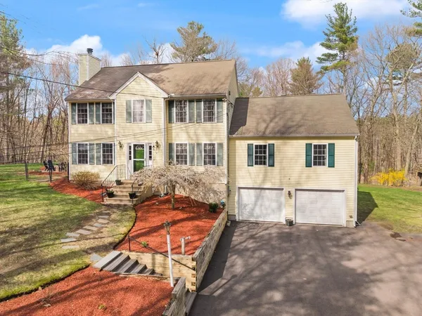 $889,000 | 41 Chestnut Road, Tyngsborough, MA 01879