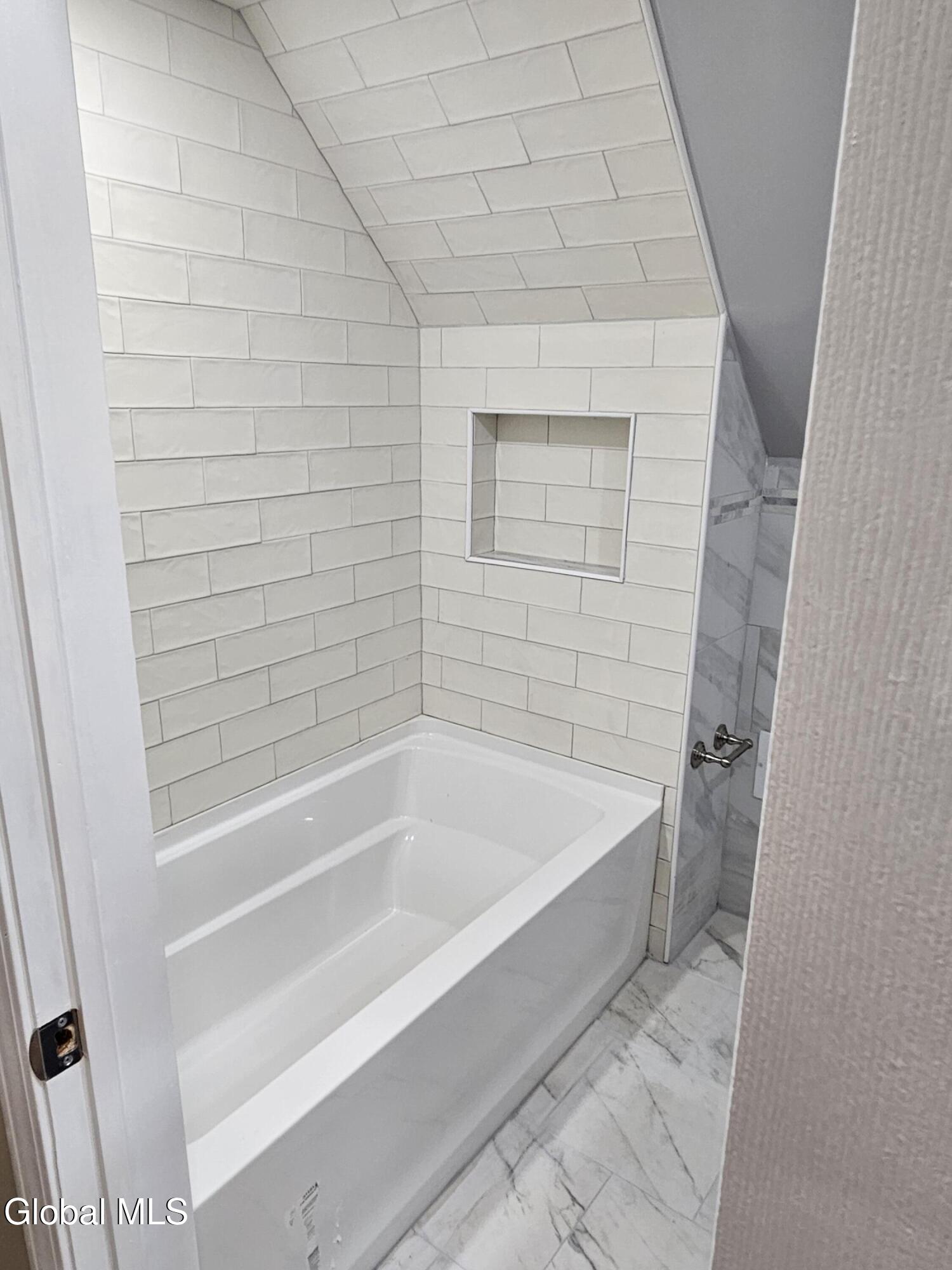 2402 Avenue B Schenectady, NY 12308 - Photo 19 of 25 20250418_134150