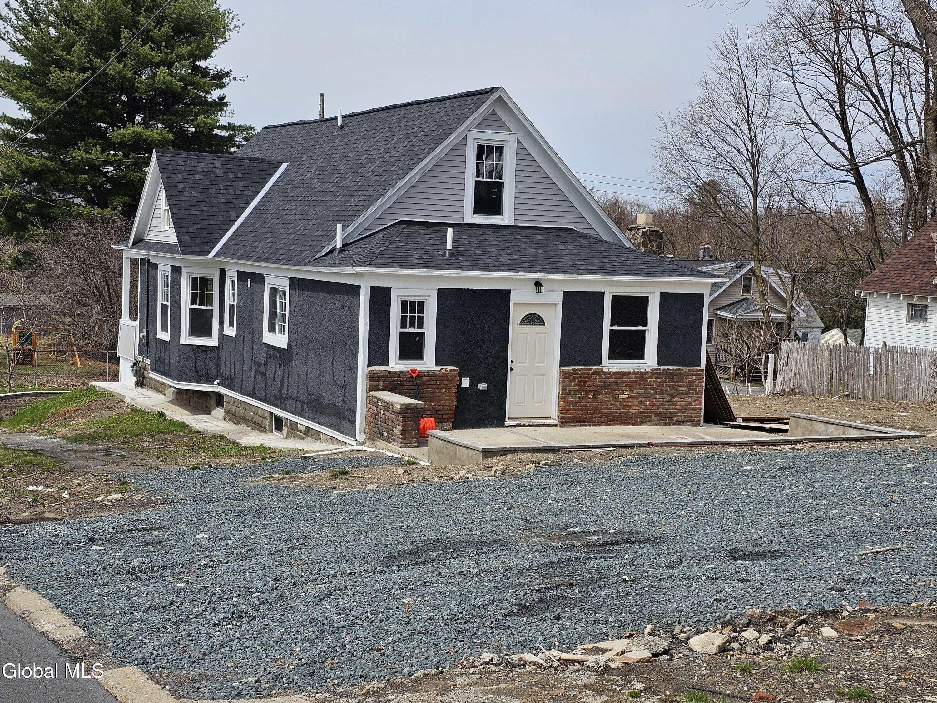 2402 Avenue B Schenectady, NY 12308 - Photo 3 of 25 20250418_133032