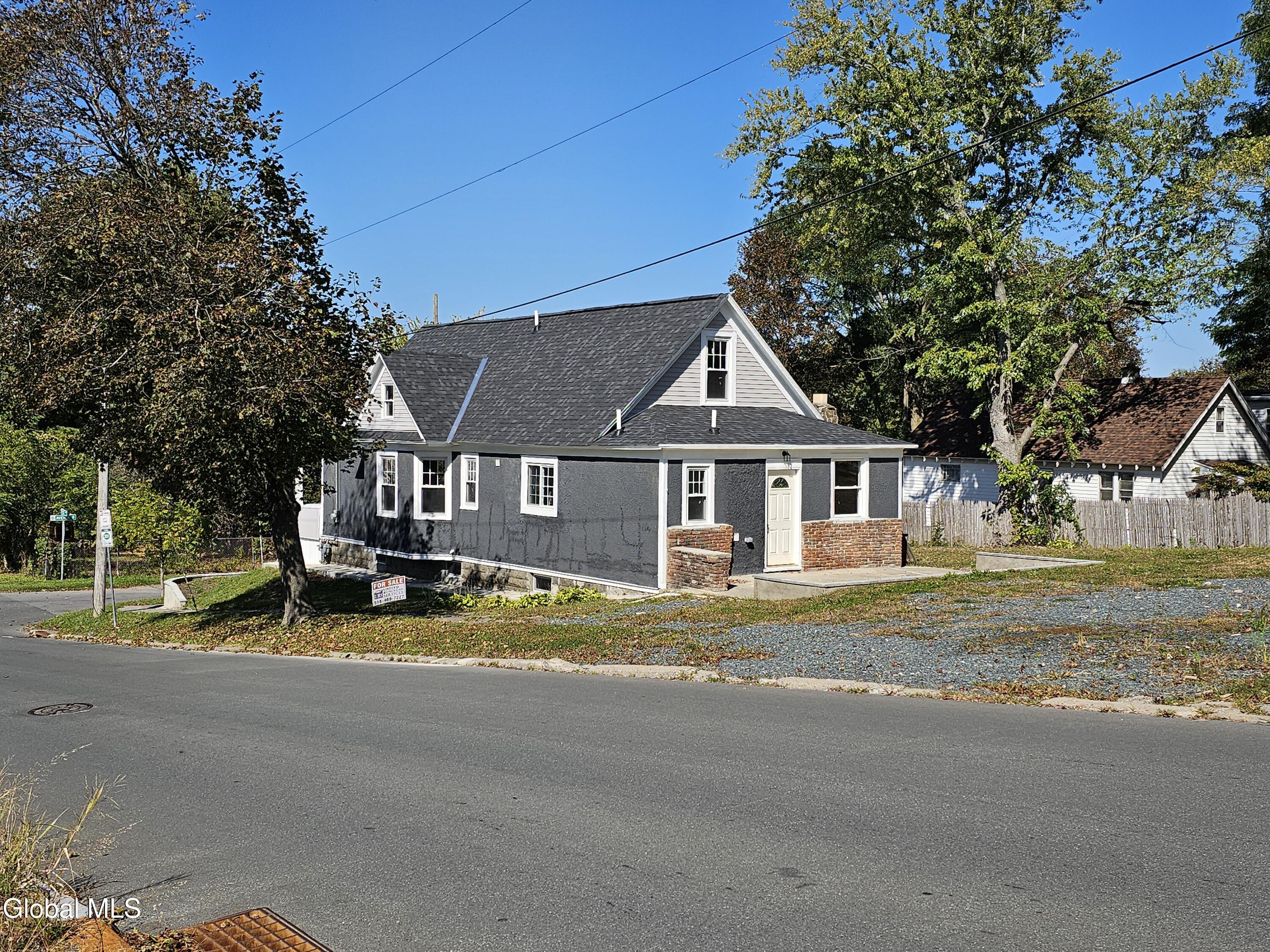 2402 Avenue B Schenectady, NY 12308 - Photo 4 of 25 20251003_120030