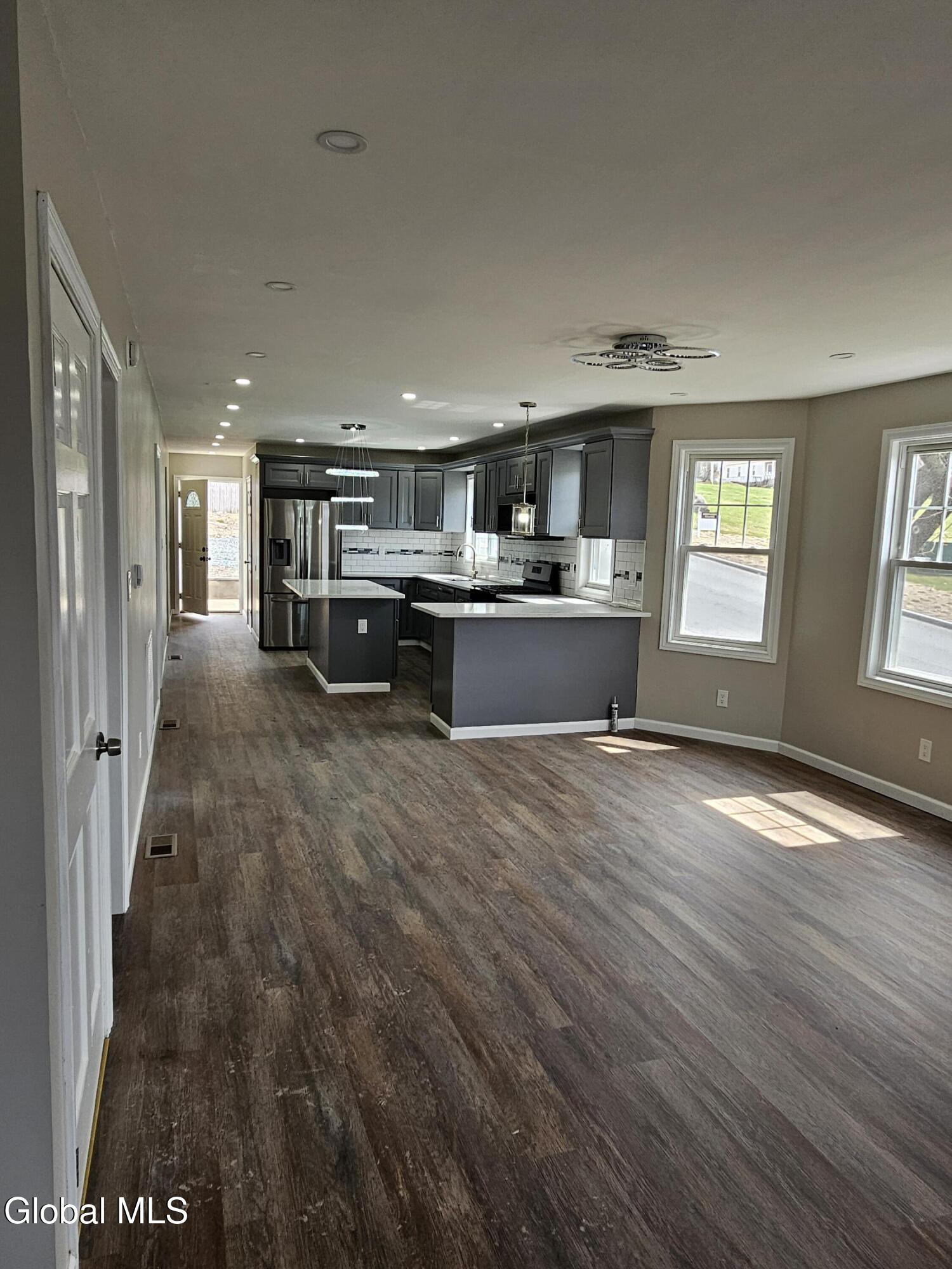 2402 Avenue B Schenectady, NY 12308 - Photo 7 of 25 20250418_134454