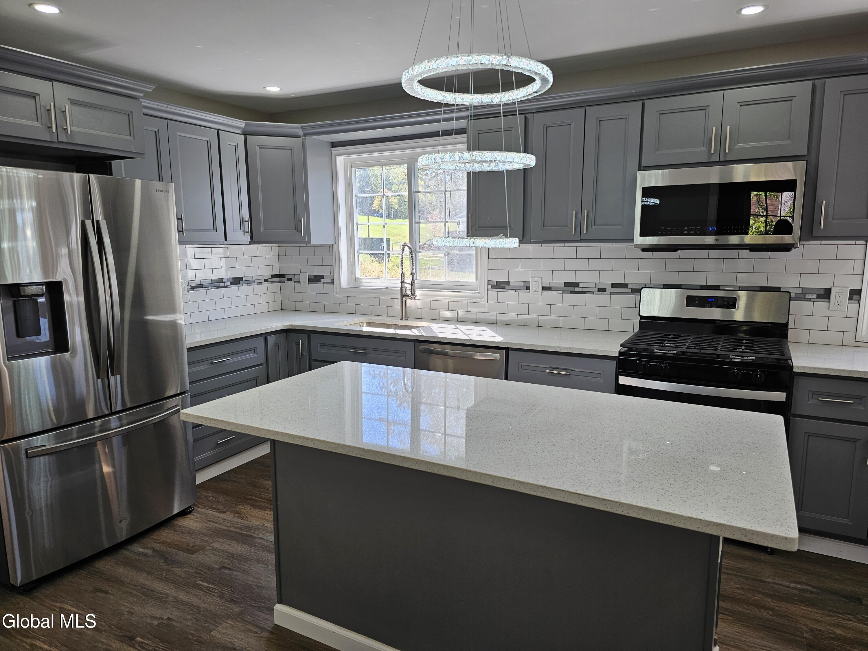 2402 Avenue B Schenectady, NY 12308 - Photo 8 of 25 20251003_120724