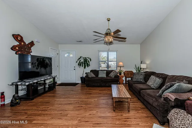 $254,900 | 319 Riggs Road, Hubert, NC 28539