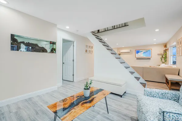 $749,999 | 677 South 9th Street, Lindenhurst, NY 11757