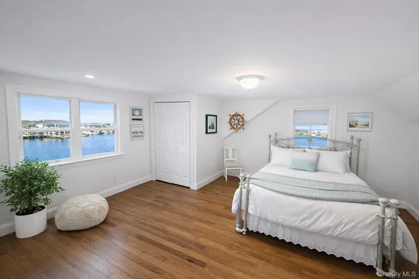 $749,999 | 677 South 9th Street, Lindenhurst, NY 11757