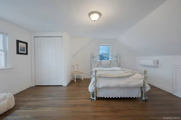 $749,999 | 677 South 9th Street, Lindenhurst, NY 11757