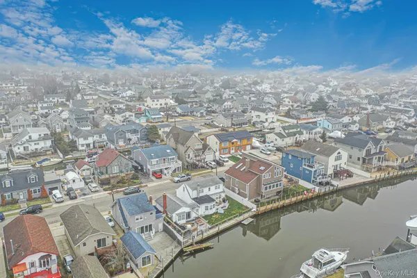 $749,999 | 677 South 9th Street, Lindenhurst, NY 11757