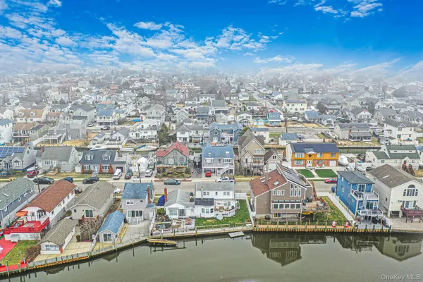 $749,999 | 677 South 9th Street, Lindenhurst, NY 11757