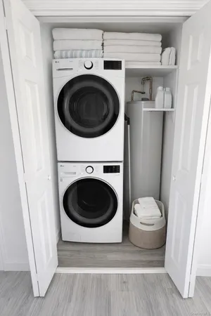 $749,999 | 677 South 9th Street, Lindenhurst, NY 11757