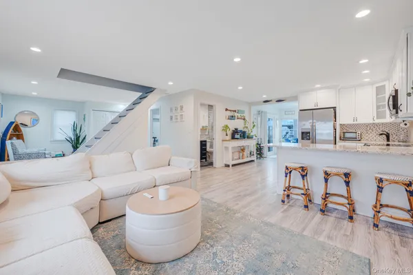 $749,999 | 677 South 9th Street, Lindenhurst, NY 11757