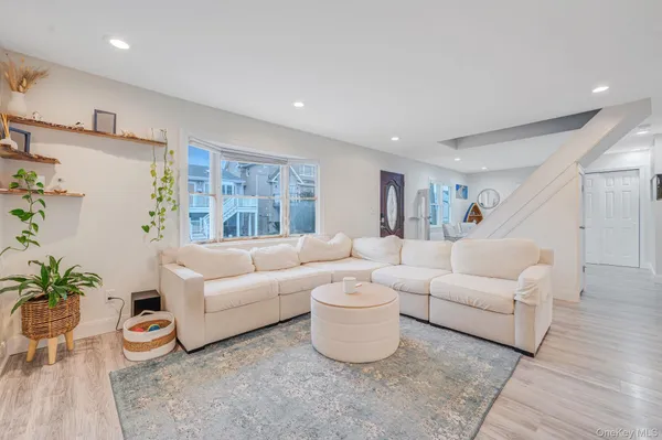 $749,999 | 677 South 9th Street, Lindenhurst, NY 11757