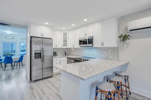 $749,999 | 677 South 9th Street, Lindenhurst, NY 11757