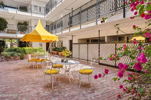 $699,999 | 4950 Louise Avenue, Unit 301, Encino, CA 91316