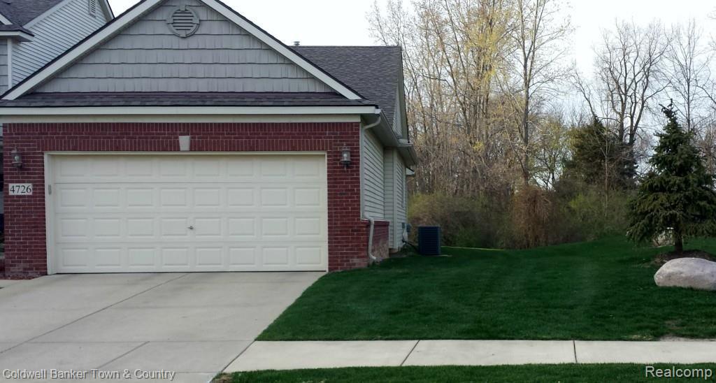 4726 Summer Ridge Drive, Unit 32 Howell, MI 48843 - Photo 4 of 27 4726 Summer Ridge (4).jpg