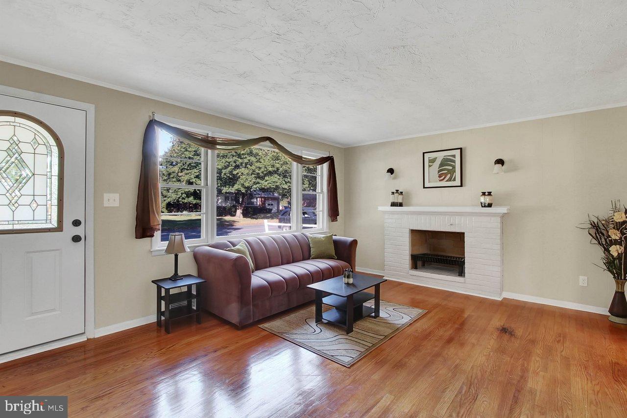 2432 Cambridge Road York, PA 17402 - Photo 3 of 23 Gallery Image 3