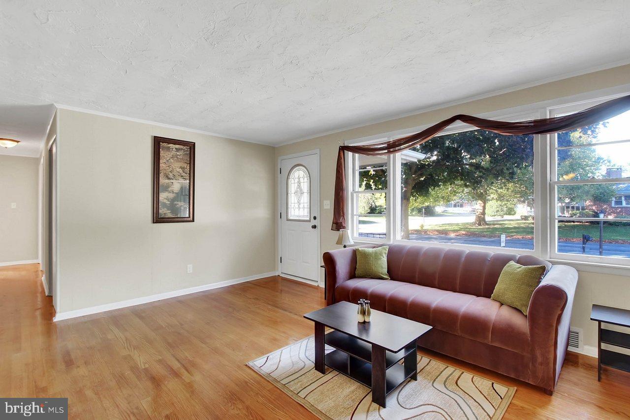 2432 Cambridge Road York, PA 17402 - Photo 4 of 23 Gallery Image 4