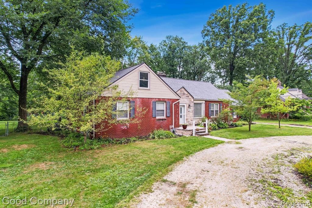 27577 Rackham Drive Lathrup Village, MI 48076 - Photo 5 of 40