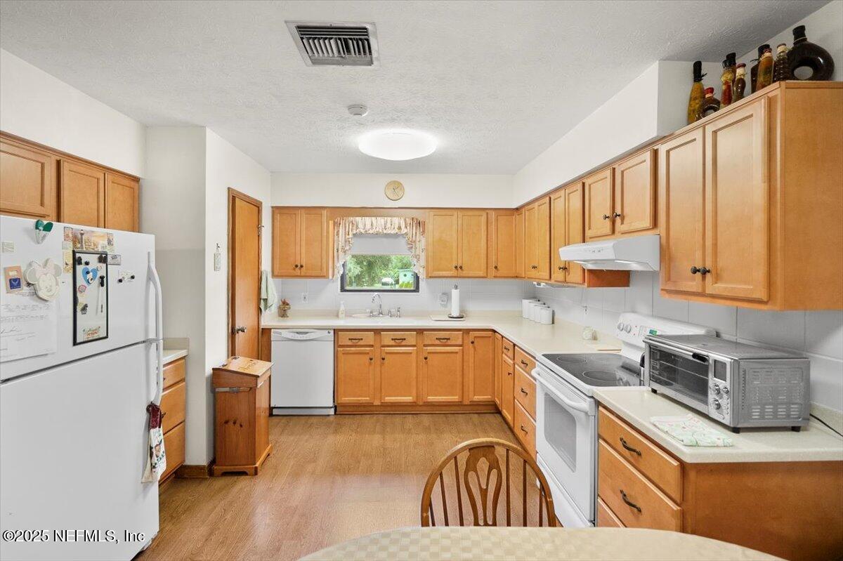 6162 Firestone Road Jacksonville, FL 32244 - Photo 7 of 30 07-DSC01222