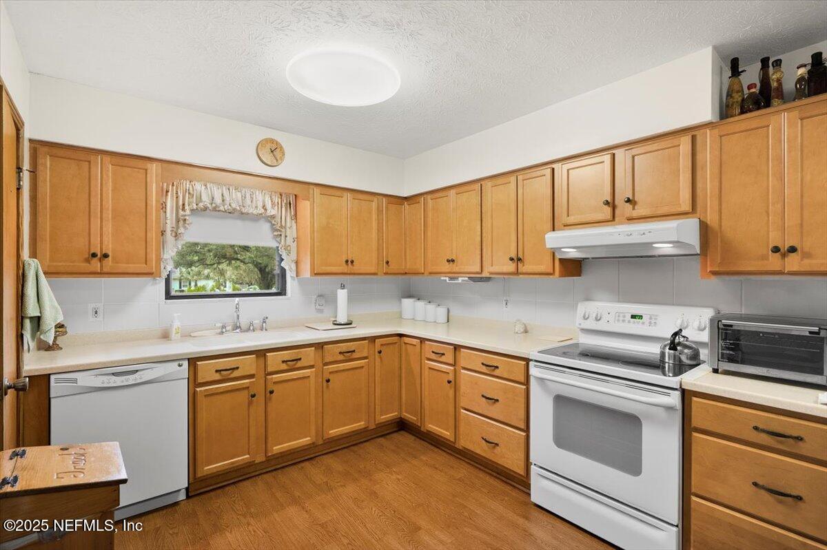6162 Firestone Road Jacksonville, FL 32244 - Photo 8 of 30 08-DSC01227