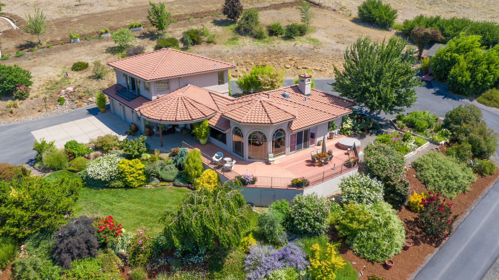 5755 Hughes Road Medford, OR 97504 - Photo 3 of 32 6