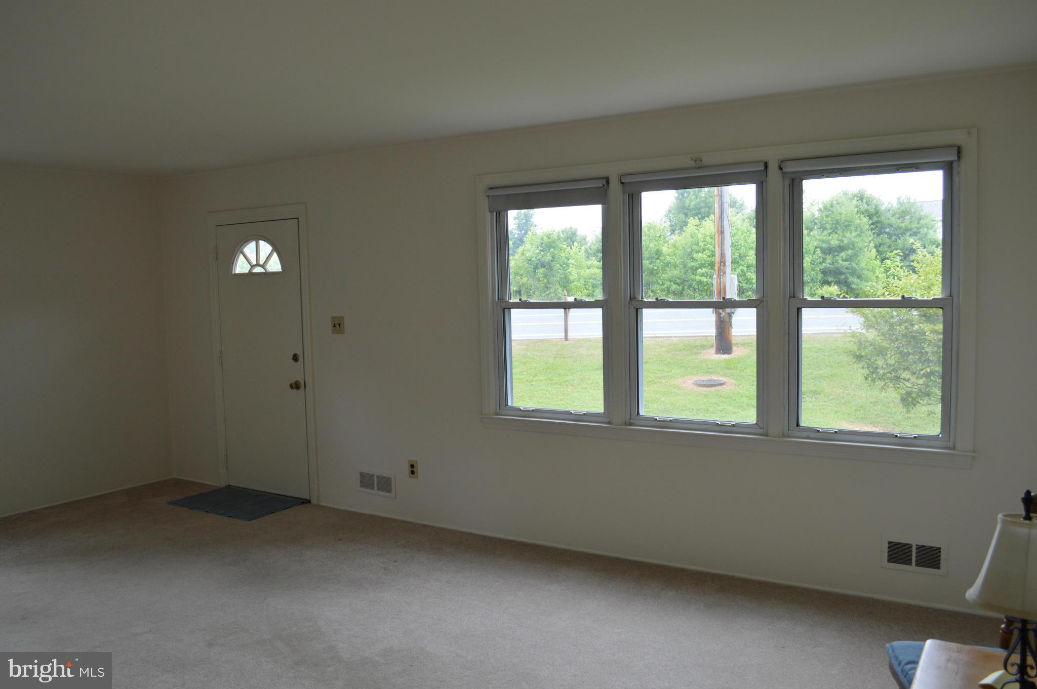 1613 Turkey Point Road Baltimore, MD 21221 - Photo 17 of 29 Living Room