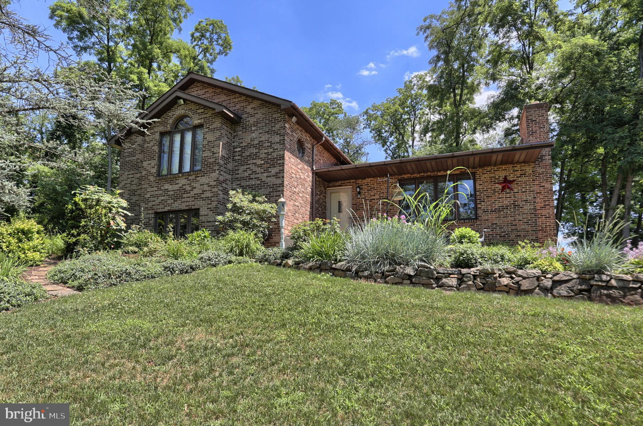 292 Lawn Road Palmyra, PA 17078 - Photo 3 of 53 Gallery Image 3