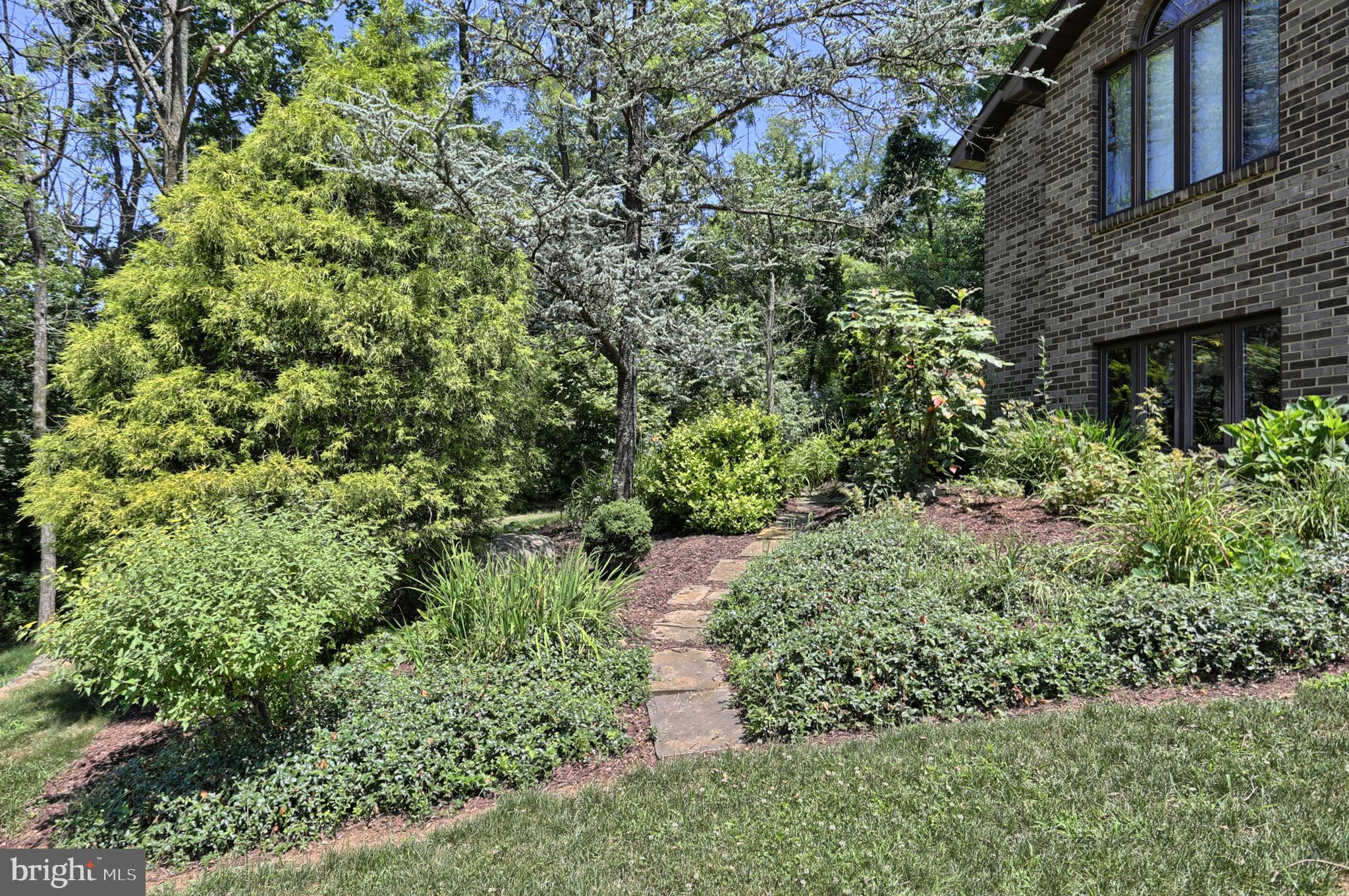 292 Lawn Road Palmyra, PA 17078 - Photo 9 of 53 Gallery Image 9