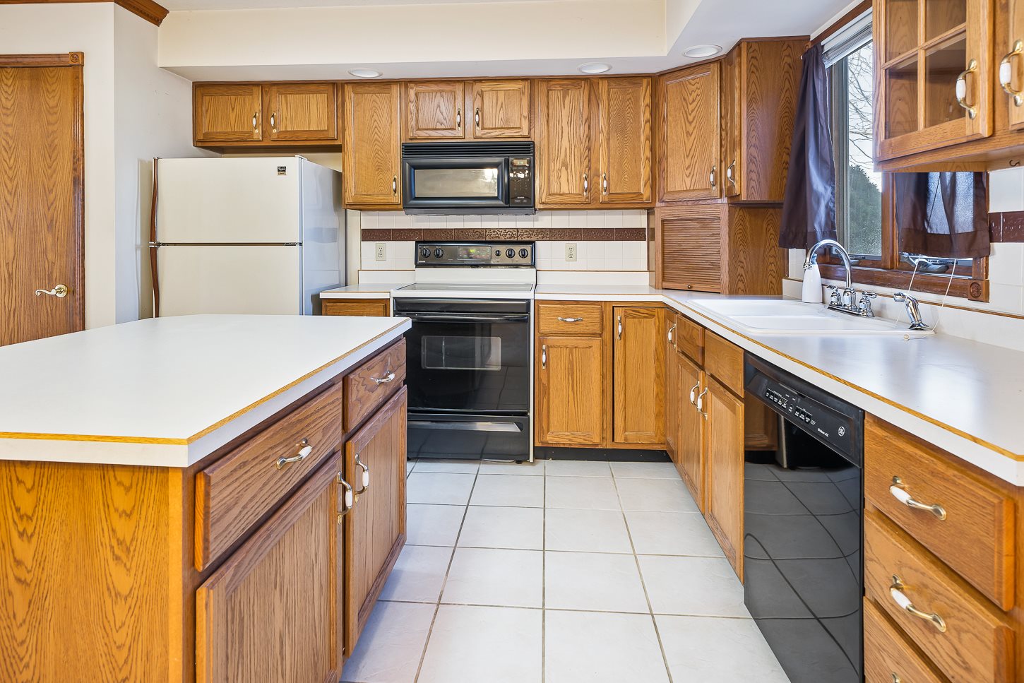 1209 Woodridge Drive Decatur, IN 46733 - Photo 12 of 34 Gallery Image 12