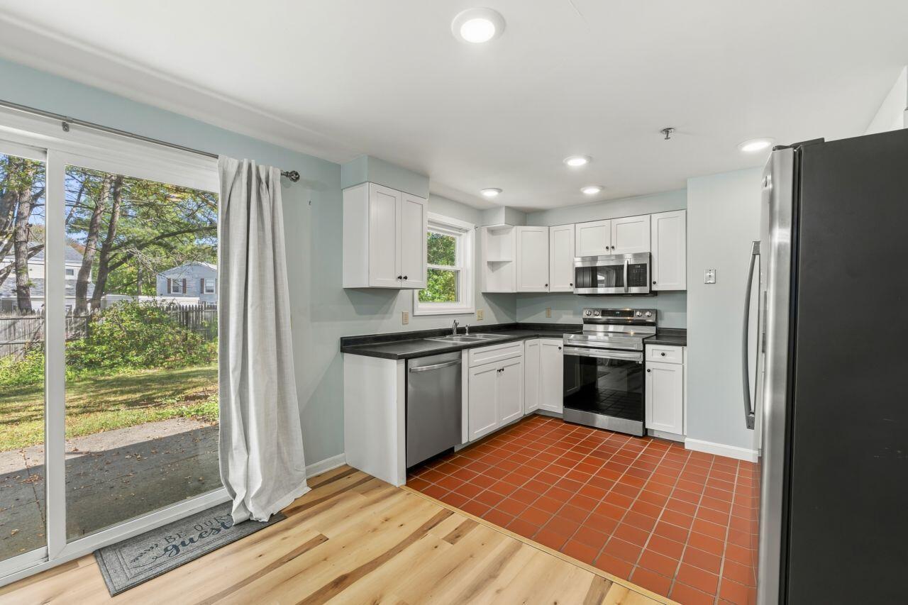 6 Willow Grove Road, Unit 6 Brunswick, ME 04011 - Photo 18 of 59 Kitchen