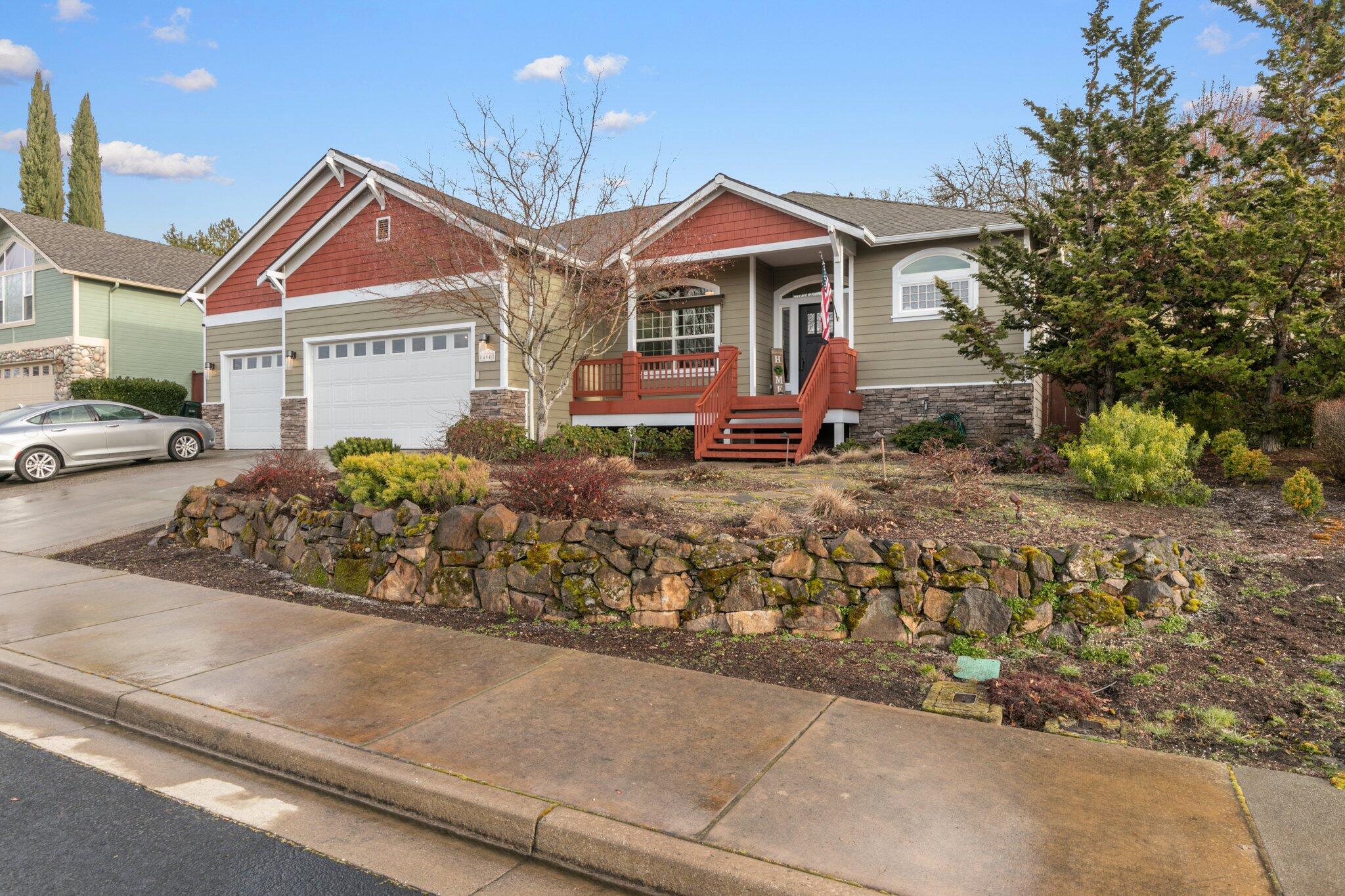 464 Quail Run Eagle Point, OR 97524 - Photo 3 of 33 Gallery Image 3